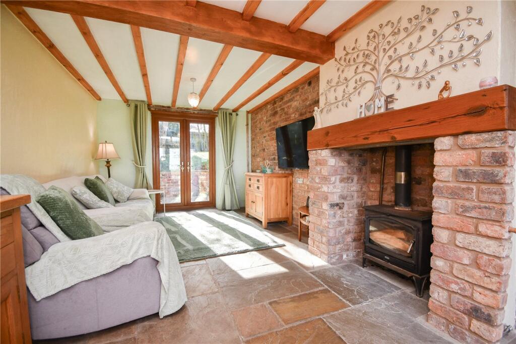 House in Wirral, Newton - More