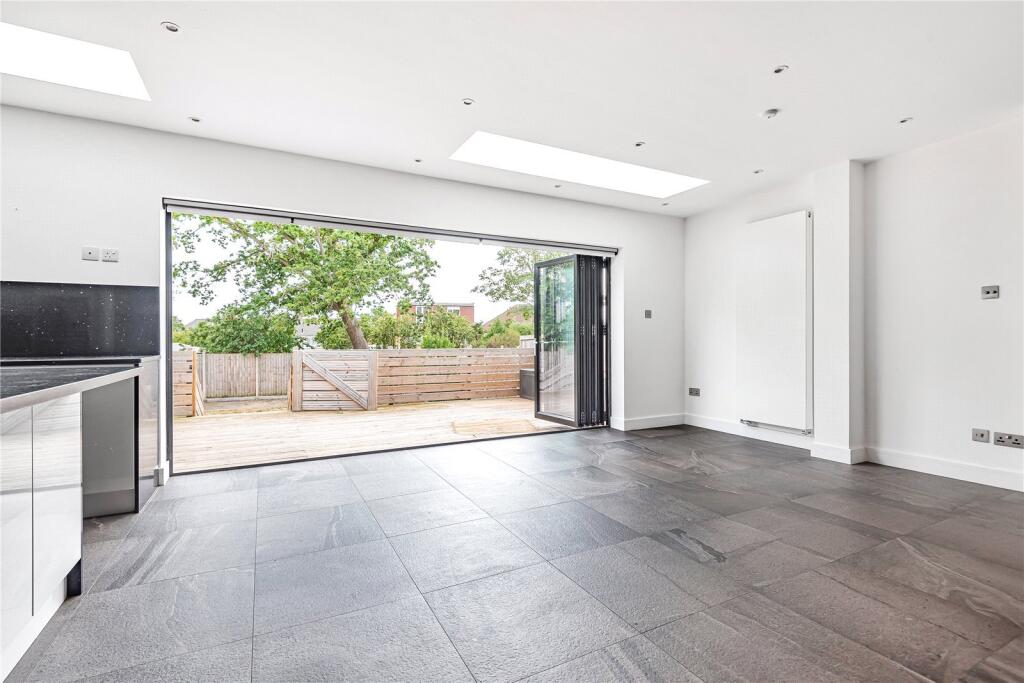 House in London - View 5