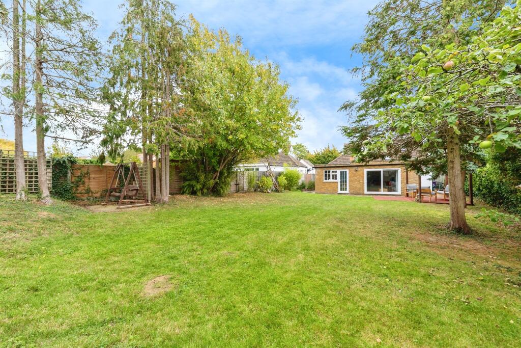 5-bed bungalow on North Avenue, Letchworth Garden City, £725,000