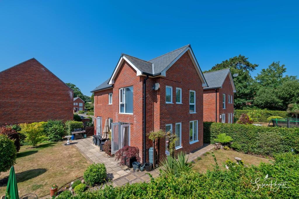 Keats Vale, Gatcombe Manor - View 2