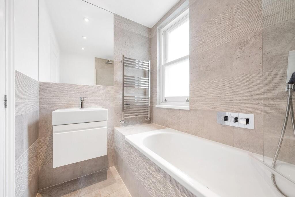 Apartment in London - More