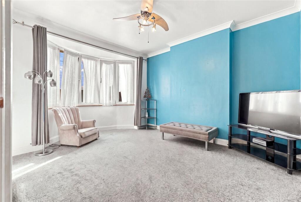 Apartment in Southend-on-Sea - View 2