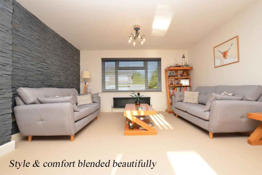 Stunning Family Home Located in West Winch photo 3
