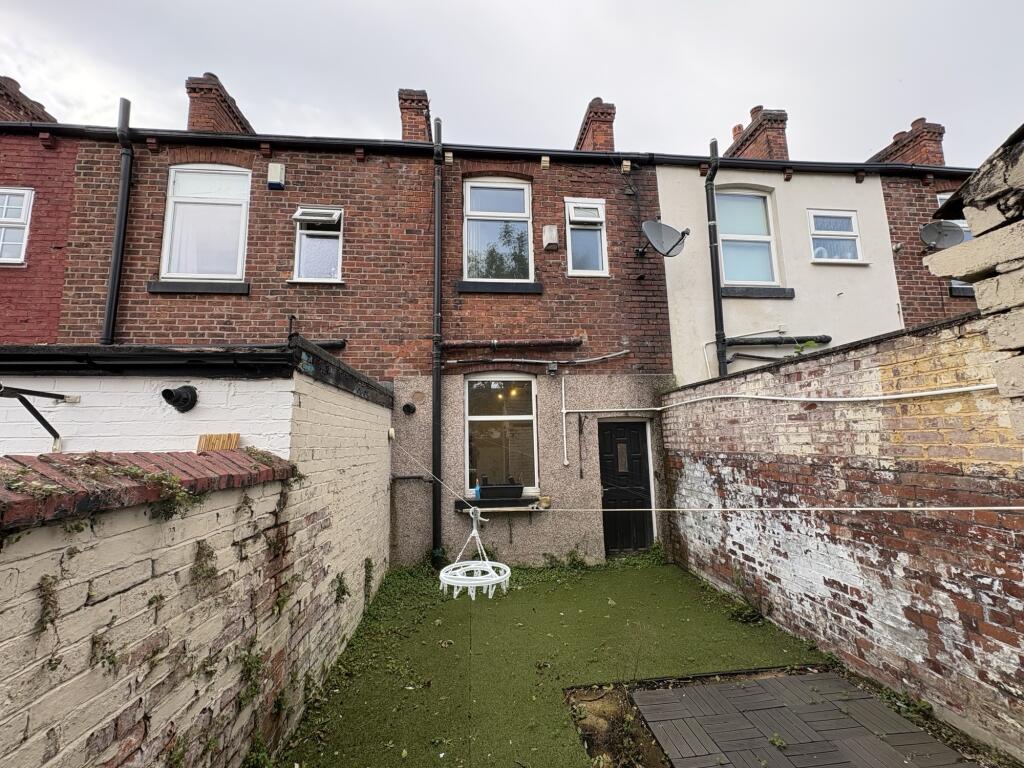House in Tameside, Greater Manchester - More