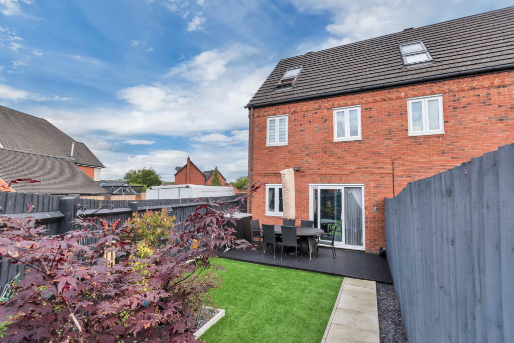 Main image of property: Weaver Close, Oswestry, SY11 2NW