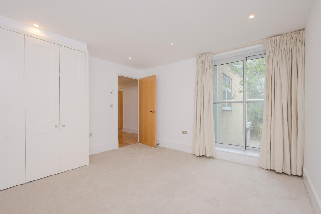 Apartment in London, Merton Park - More