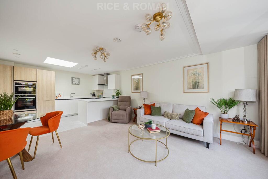 Apartment in Runnymede, Surrey - View 3