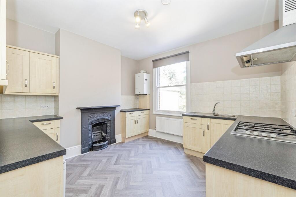 Apartment in Watford, Hertfordshire - View 4