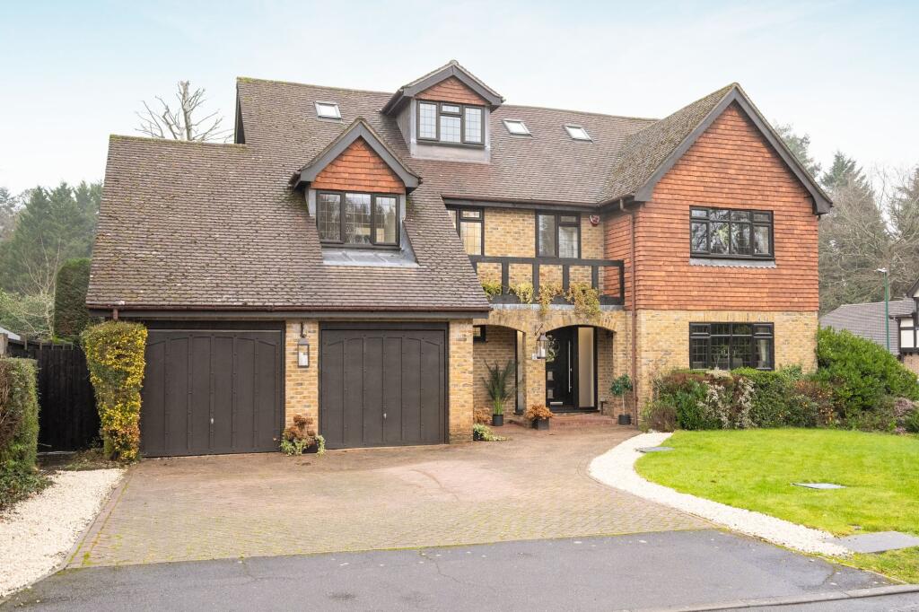 6-bed detached on Grant Walk, Sunningdale, £1,600,000