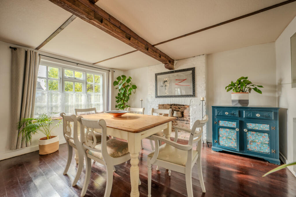 House in Wealden, Herstmonceux - More