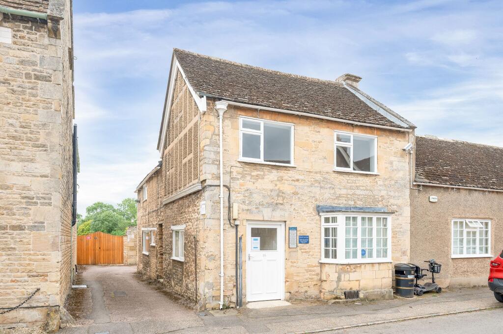 Main image of property: 33 West Street, PE8