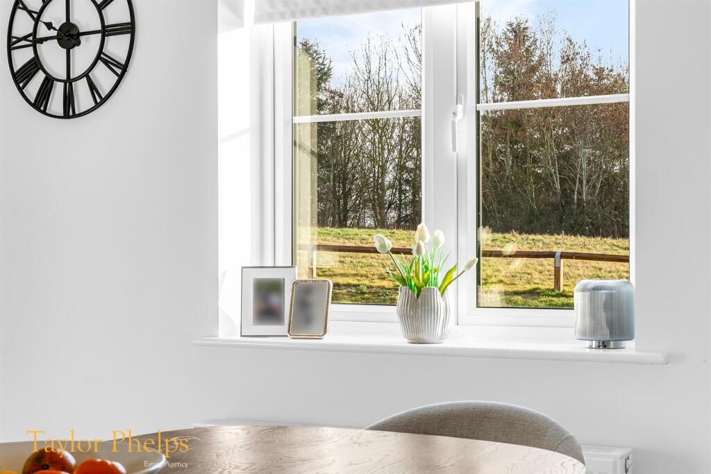 House in East Hertfordshire, Meadow Vale, Buntingford - More