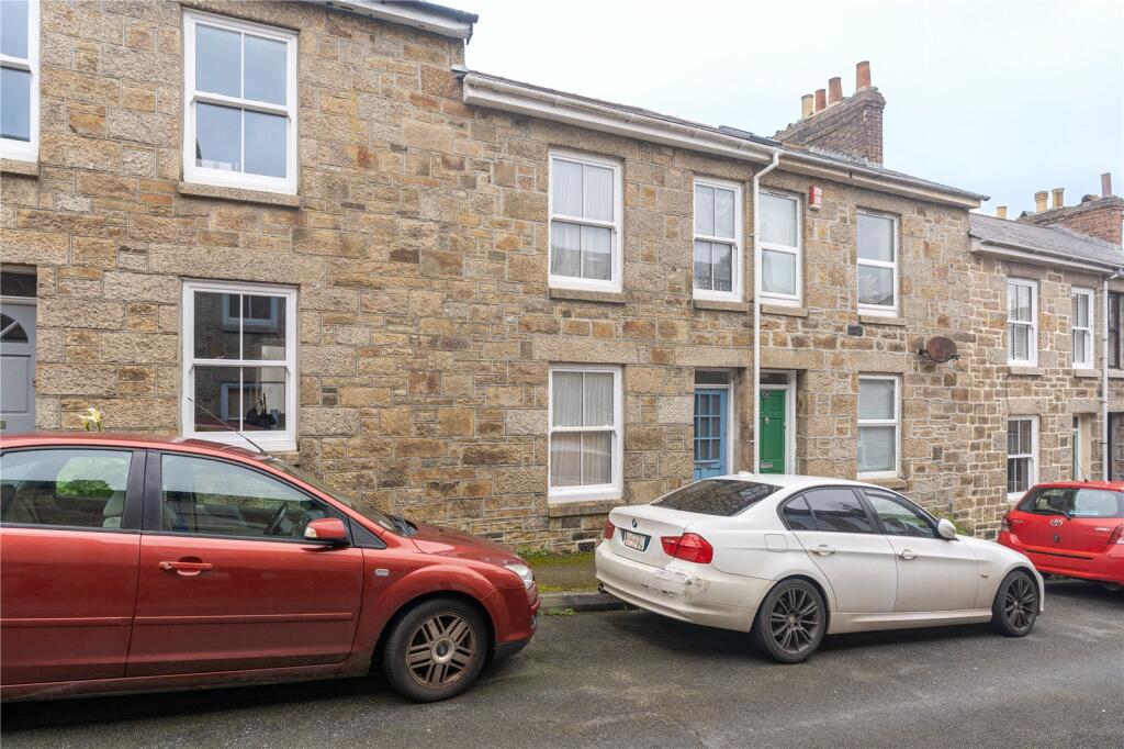 2 bedroom terraced house in Penzance, great location, no chain, first time buyers
