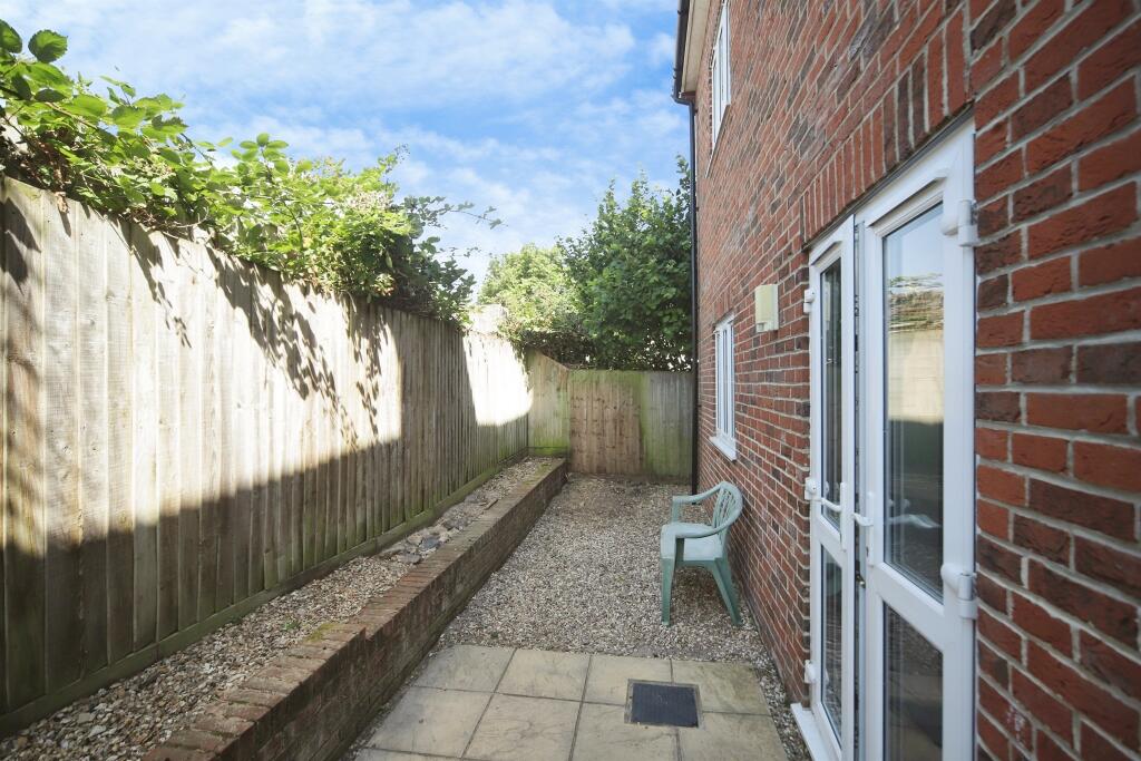 Apartment in Taunton - View 4