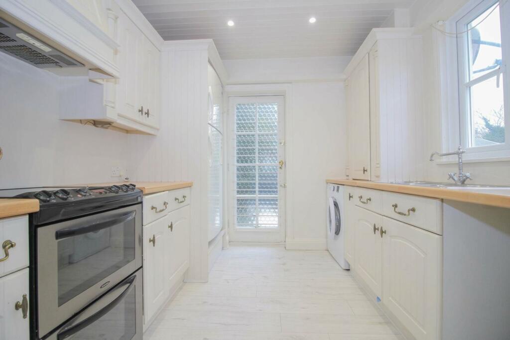 House in Watford - View 3