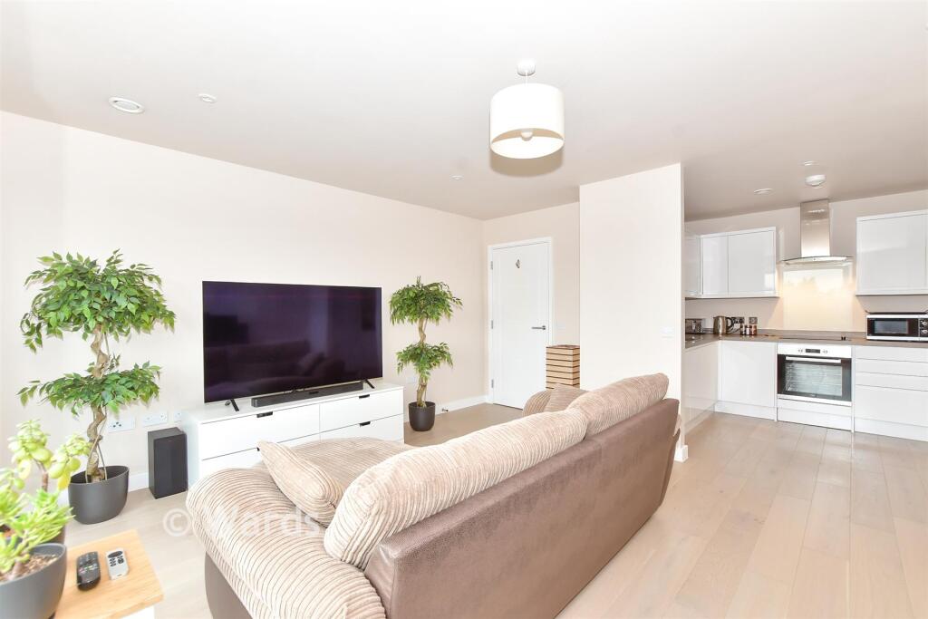 Apartment in Ashford, Kent - View 5