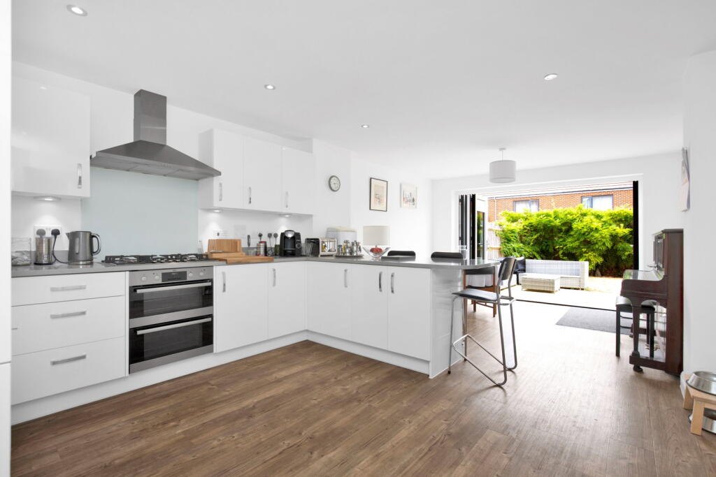 House in Guildford - View 2