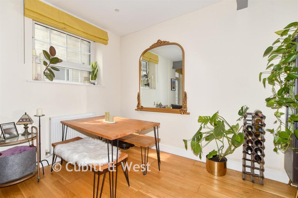 Apartment in Haywards Heath, Lucastes - View 4