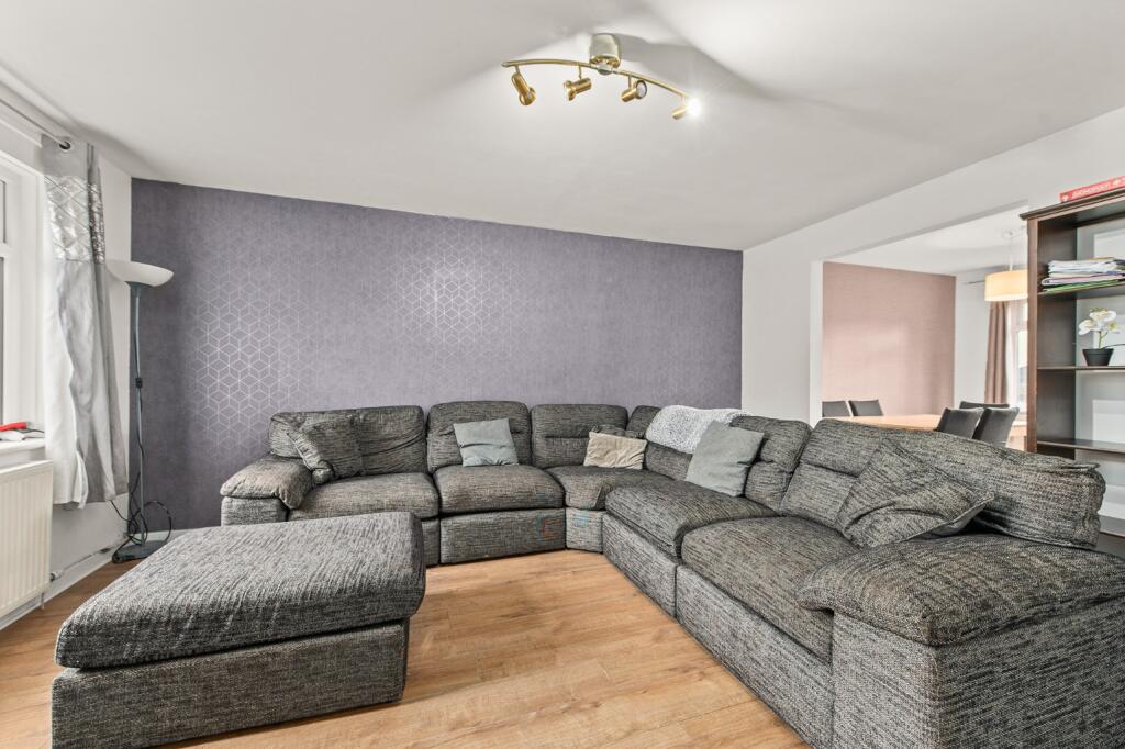 5 Johnston Court, Uphall photo 3