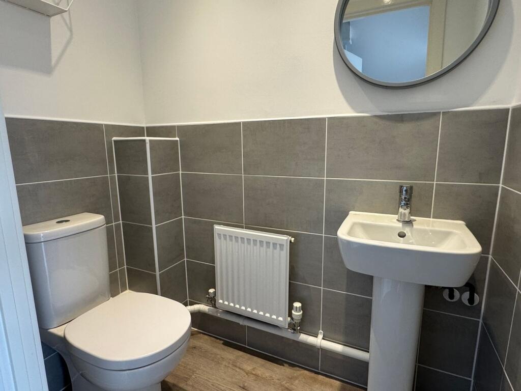 House in Thatcham, West Berkshire - View 3