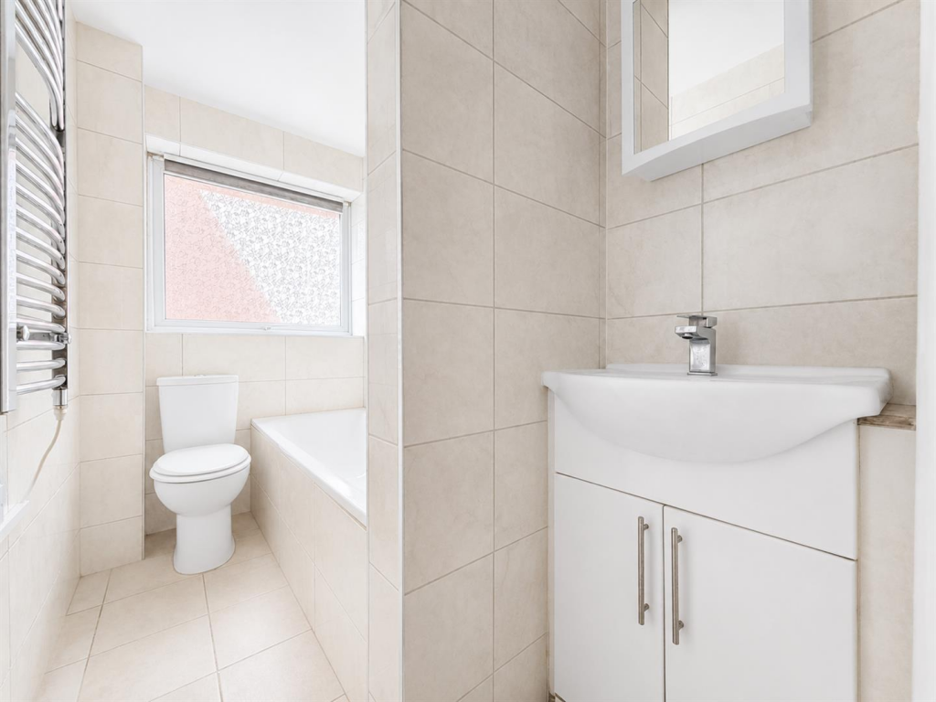 Apartment in Southall - More