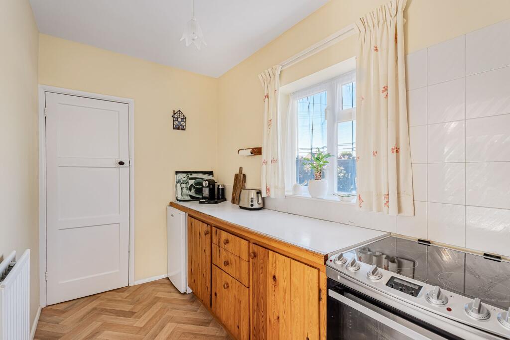 House in Stokenchurch, Buckinghamshire - More