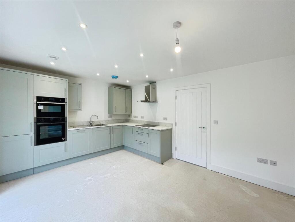 House in Nottingham - View 5