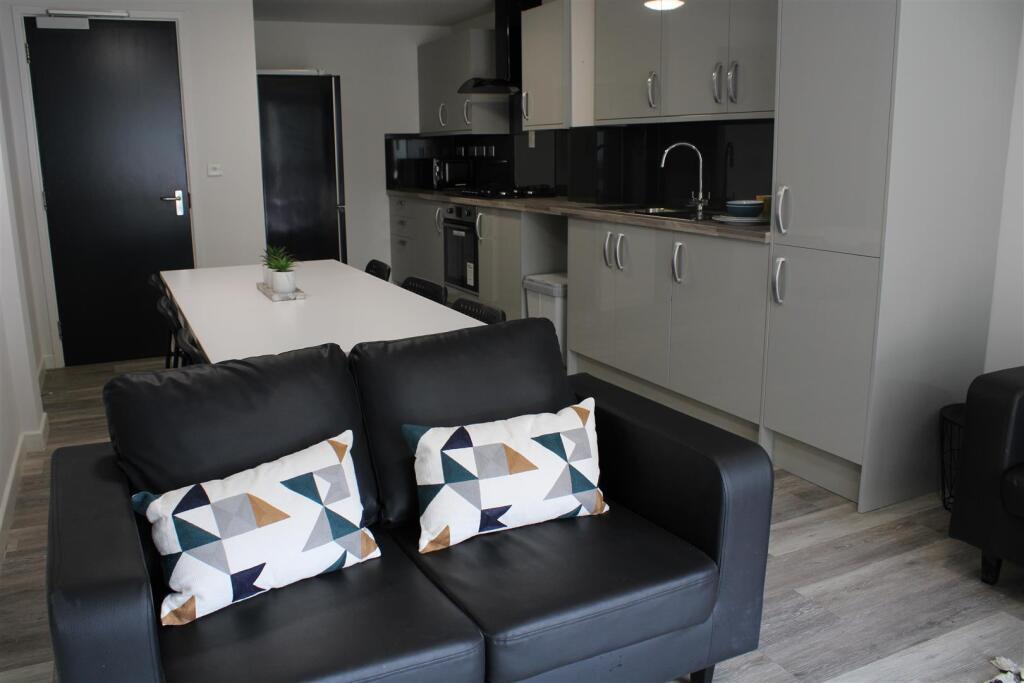 Main image of property: Brayford Court - Apt 5 - Flat Share - ROOMS AVAILABLE
