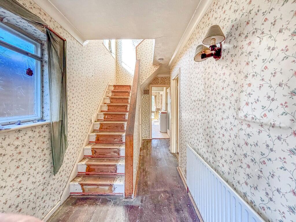 Tattenham Way, Tadworth, Surrey, KT20 photo 3