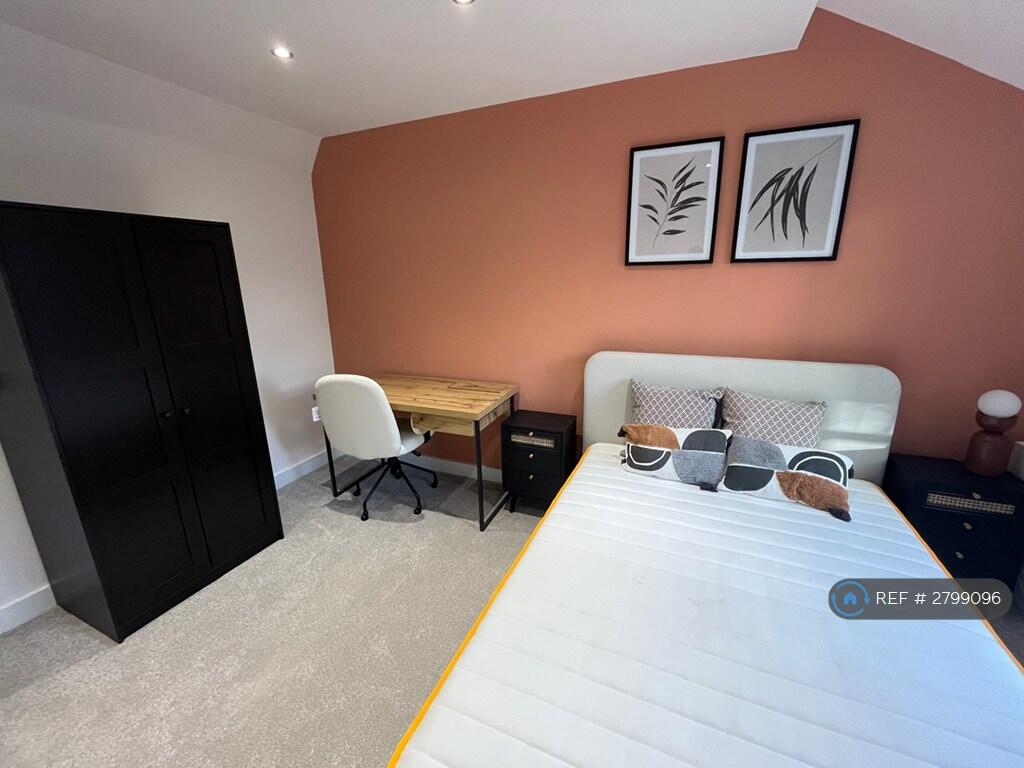 Apartment in Leeds - View 3