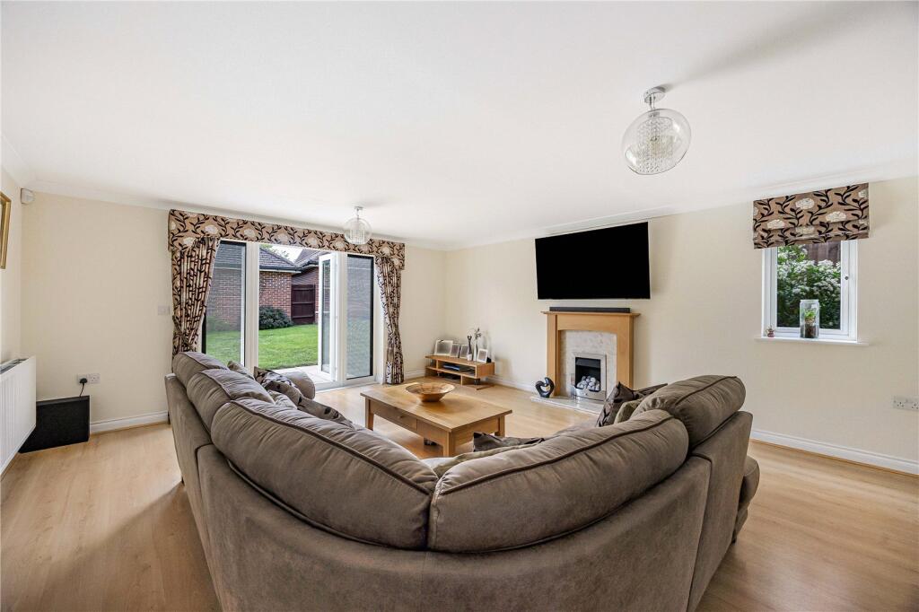 House in Three Mile Cross, Shinfield - View 3