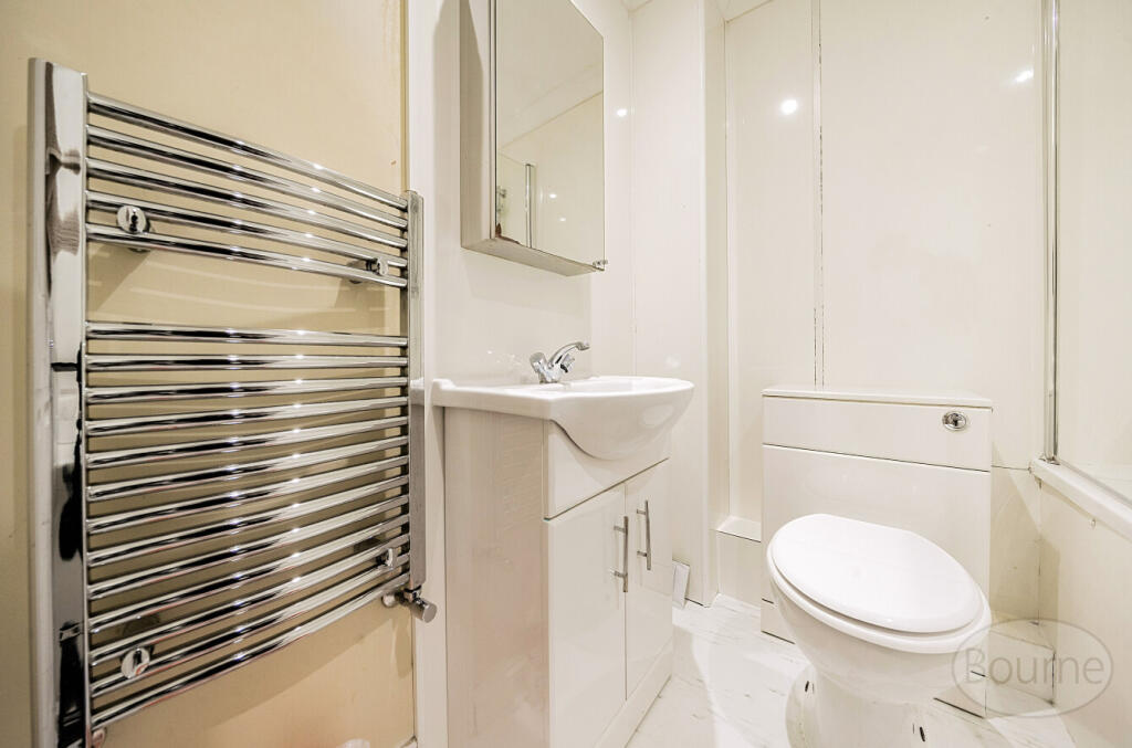 House in Elmbridge, Cobham - More