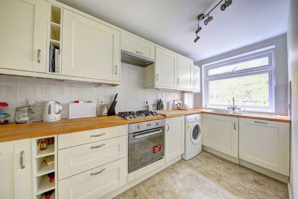 Apartment in Twickenham - View 3
