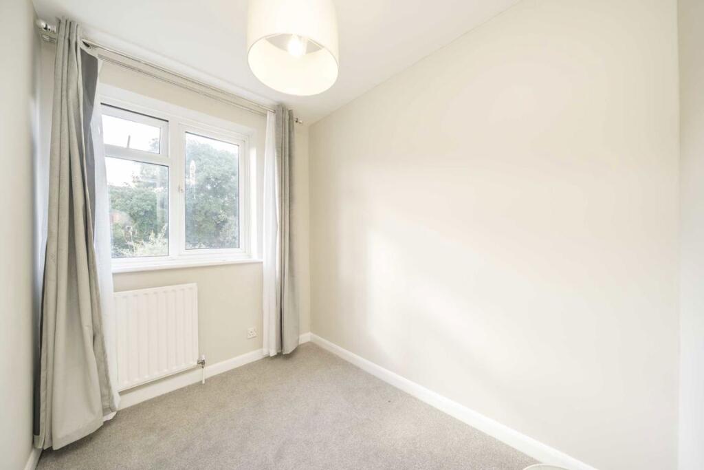 House in Twickenham - More