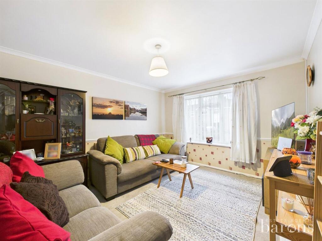 Kintyre Close, Oakley, Basingstoke, Hampshire, RG23 photo 3