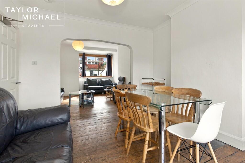 House in Brighton - View 3