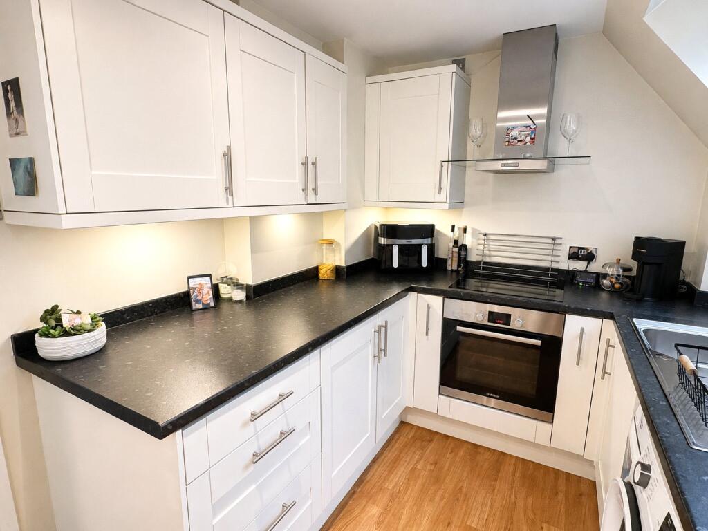 Apartment in Southend-on-Sea - More