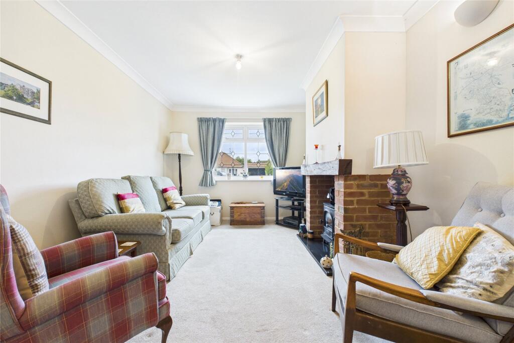 Manor Grove, Fifield, Maidenhead, Berkshire, SL6 photo 4