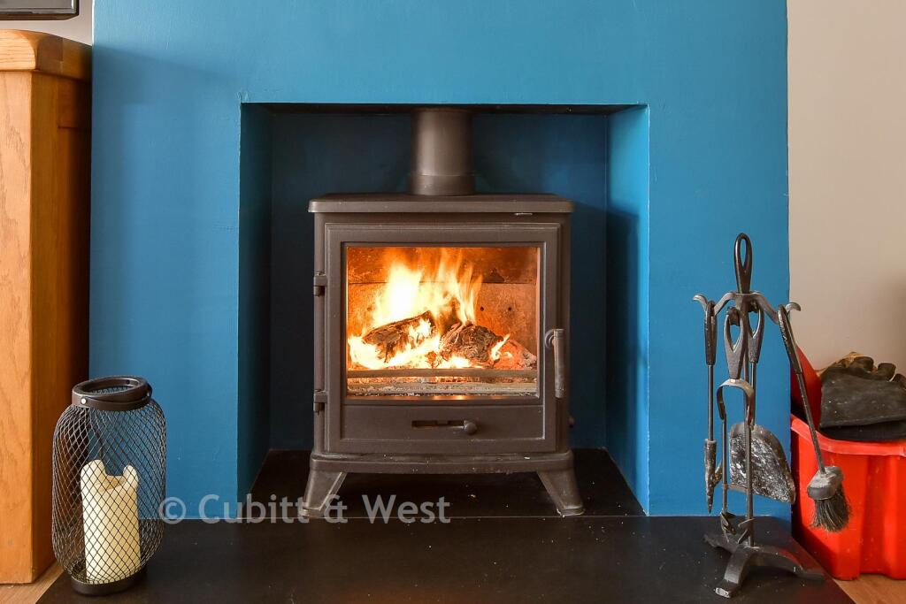 House in East Grinstead, Blackwell - View 5