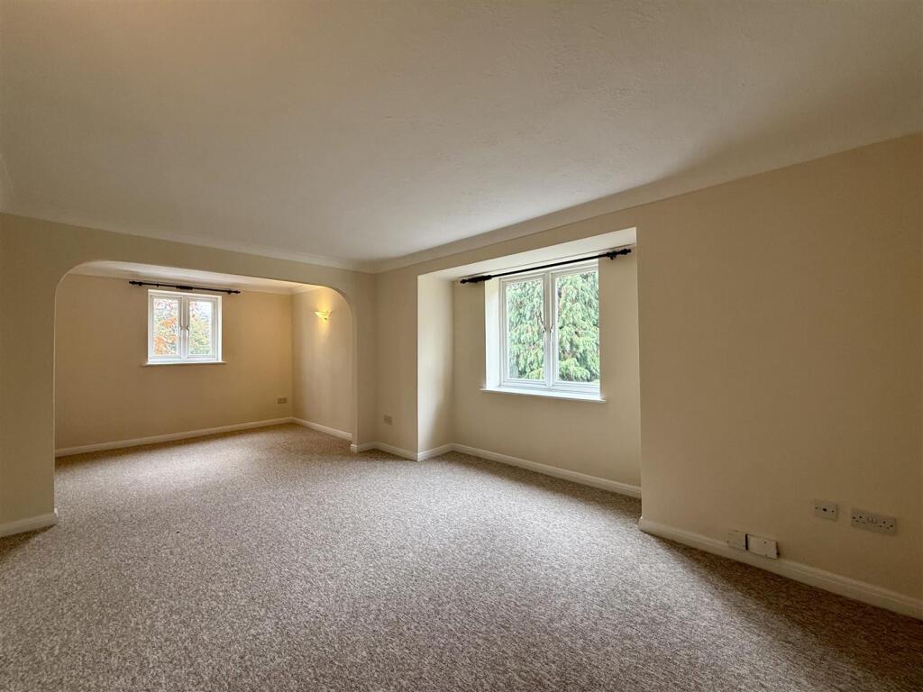 Apartment in Hart, Blackwater and Hawley - View 3