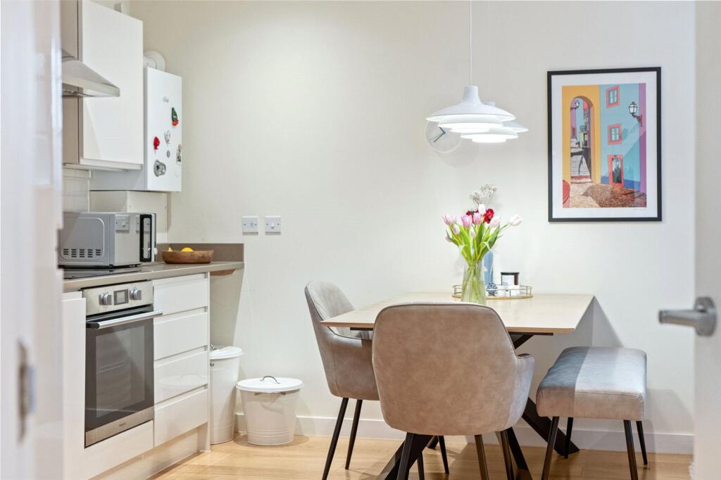 Apartment in Twickenham - View 3