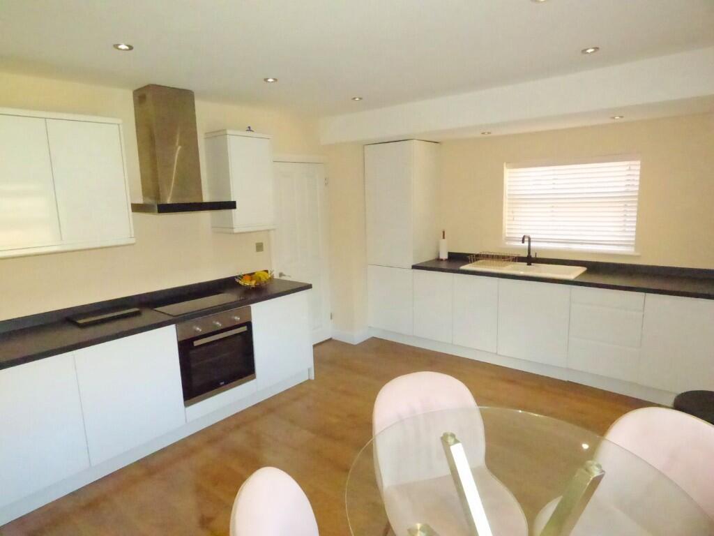 Leeds & Bradford Road, Leeds, West Yorkshire, LS13 photo 5