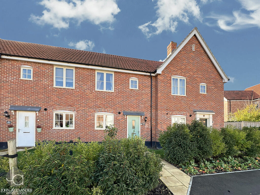 2-bed terraced on Middleton Mews, Brightlingsea, £250,000
