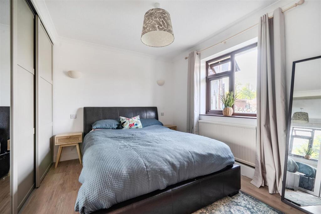 House in Llandrindod Wells, Llanyre - More