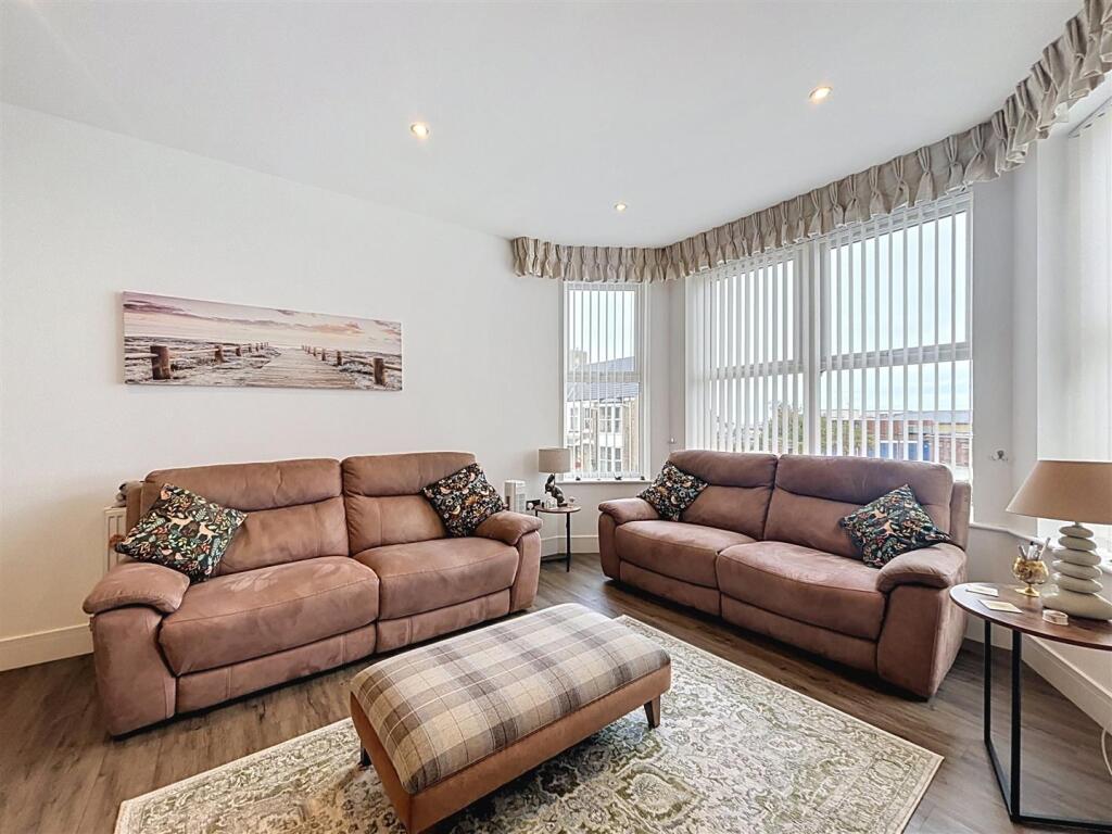Apartment in Hull - View 4