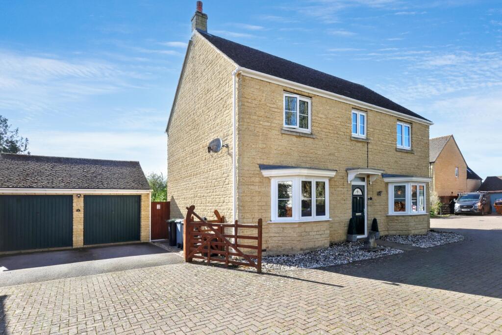 Main image of property: 4 Hatwell Row, Carterton