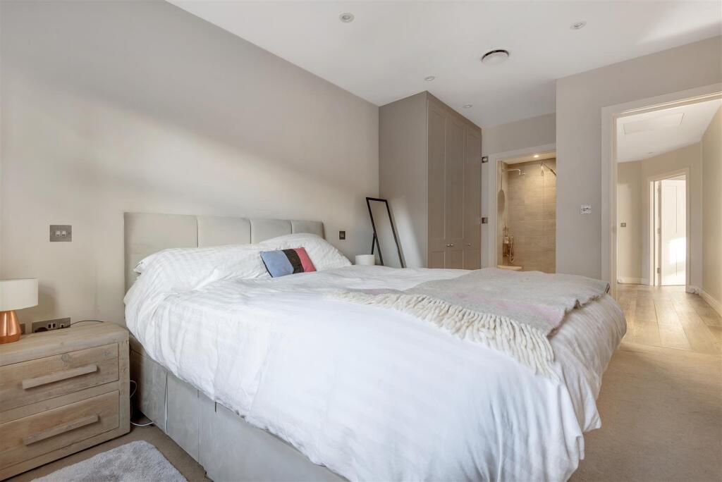 Apartment in Guildford - More