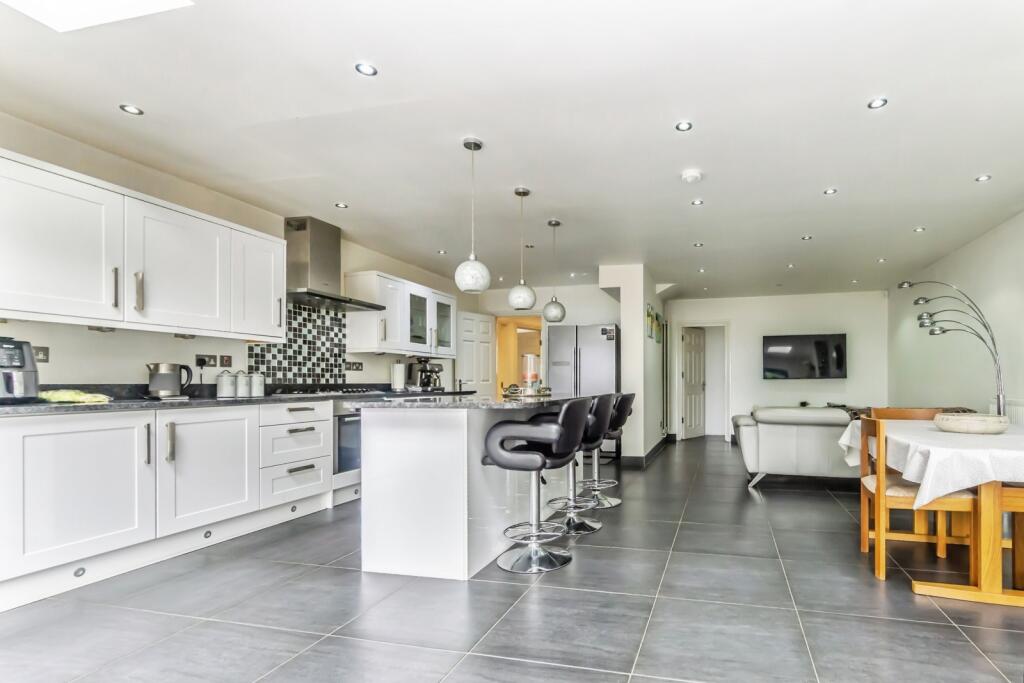 House in Croydon - View 4