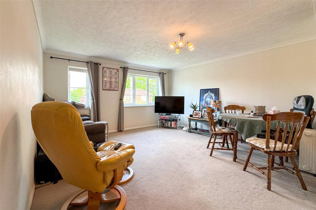 Derwent Close, Little Chalfont, Buckinghamshire, HP7 - View 3