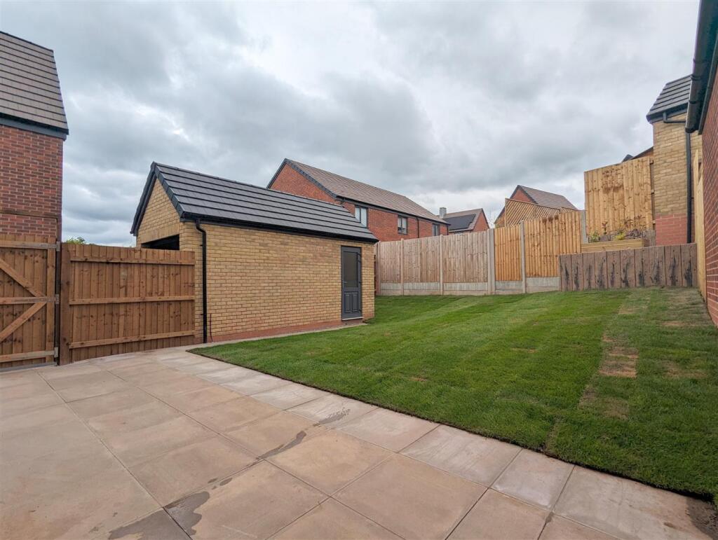 House in Worcester - View 4